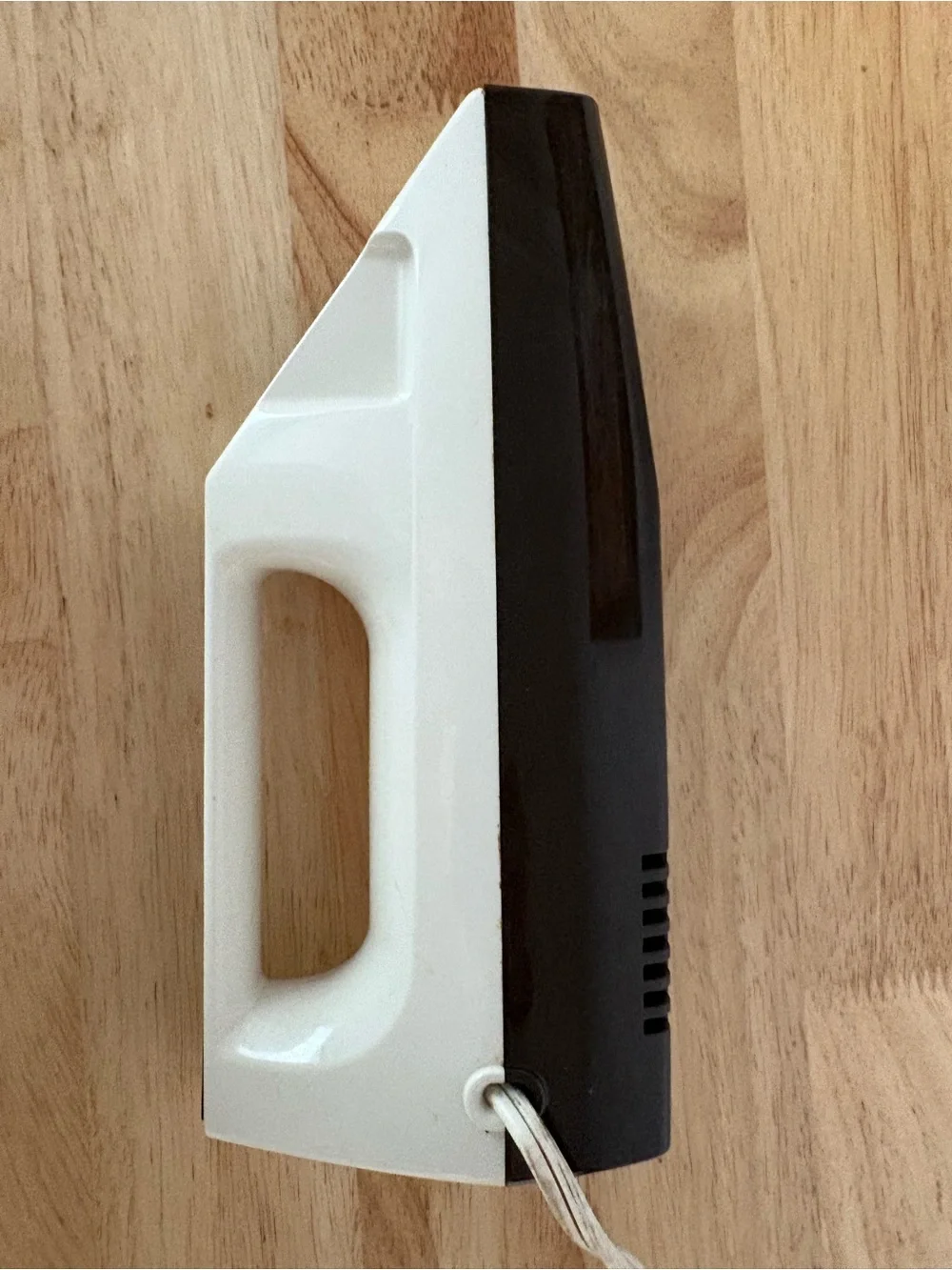 Regal Electric Knife in White and Brown